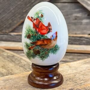 1984 Avon “Winter Sparkles Bold Beauty” Four Seasons Porcelain Egg, Cardinals